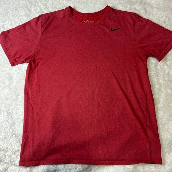 The Nike Tee Red‎ - Picture 1 of 4